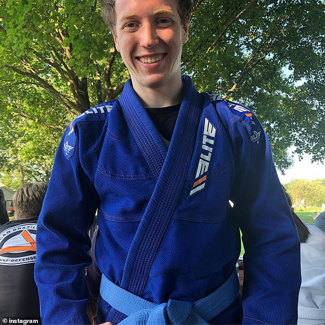 Criminal Gets Manhandled While Attempting To Rob A Man At Taco Bell Who Was A Skilled Jiu-jitsu Purple Belt