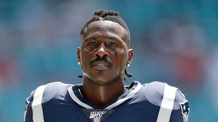 Antonio Brown Arrested For Pulling A Gun After Being Jumped For His Chain